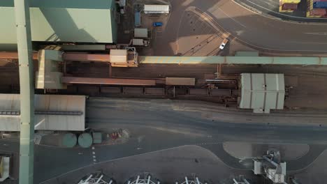 Güterzugwaggons-Beladen-Mit-Eisen-Im-Hafen-Von-Esperance,-Westaustralien