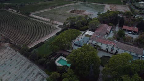 Aerial-establishing-shot-of-a-wedding-being-hosted-in-a-villa-in-Montpellier