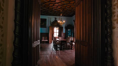 Entrance-view-into-dining-room-of-Trakošćan-Castle,-showcasing-its-ornate-wooden-ceiling-and-elegant-decor