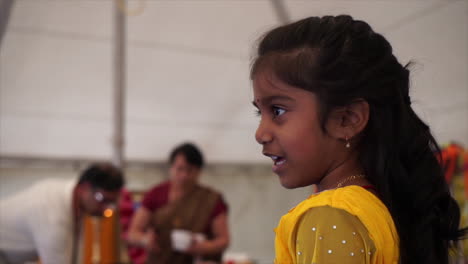 Una-Joven-Hindú-En-El-Festival-De-Ganesh