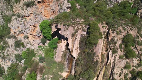 Tobas,-Formación-Kárstica-Debido-A-La-Acción-Del-Agua-Sobre-El-Suelo,-Vista-Aérea