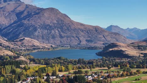Majestic-high-mountains-and-Lake-Hayes-in-Otago,-Queenstown,-New-Zealand