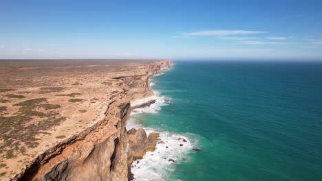 Eine-Drohnenansicht-Der-Bunda-Cliffs-In-Südaustralien