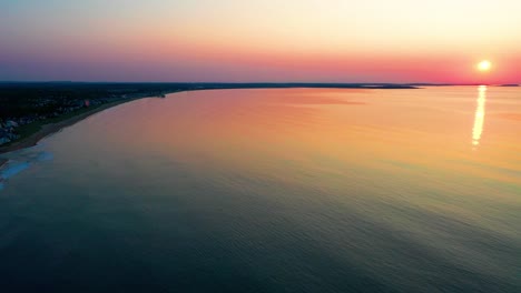 Sunrise-Colors-Reflecting-off-Ocean-Waves-Along-the-Coastline