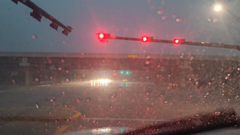 This-video-shows-traffic,-moving-through-an-intersection,-while-the-beginnings-of-the-storm-are-coming-through-the-town