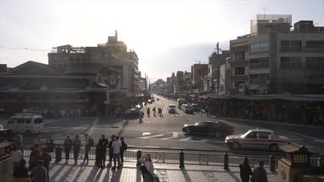 Sonnenuntergang-In-Den-Straßen-Von-Kyoto,-Japan