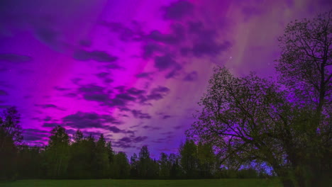 Moving-clouds-on-night-timelapse-with-aurora-borealis