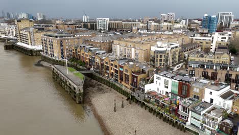 Wapping-Londres-Reino-Unido-Riverside-Apartments-Panorámica-Aérea-De-Drones