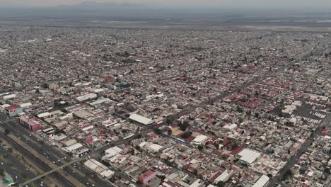 Ecatepec-from-a-drone,-visualizing-its-streets-and-avenues,-cloudy-day