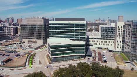 Aerial-View-of-Baylor-St'-Luke's-Medical-Center-Buildings-in-Houston,-Texas-USA