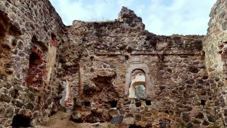 Überreste-Der-Mittelalterlichen-Burg-Von-Rauna-In-Smiltene,-Lettland