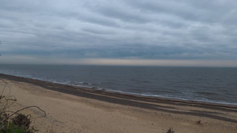 Timelapse-shot-of-Kessingland-Beach-under-a-cloudy-day-in-Suffolk,-England