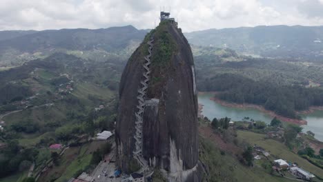 Backward-Shot-Of-La-Piedra-Del-Peñol-Guatapé-Rock