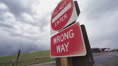 Close-up-of-wrong-way-sign