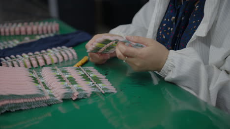 Quality-control-process-for-artificial-nails-in-a-Chinese-false-nail-manufacturing-factory