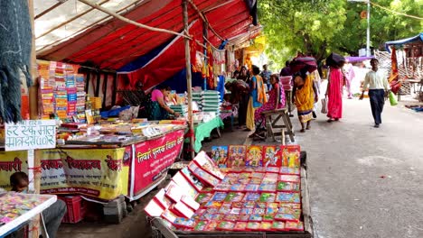 People-roaming-around-and-shopping-in-an-Indian-market-stall