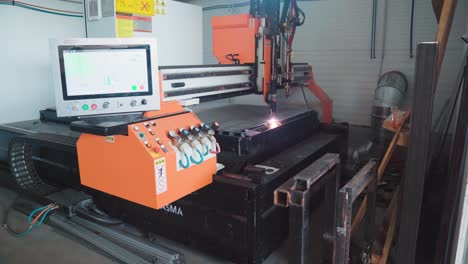 CNC-plasma-cutting-machine,-wide-push-in-establisher