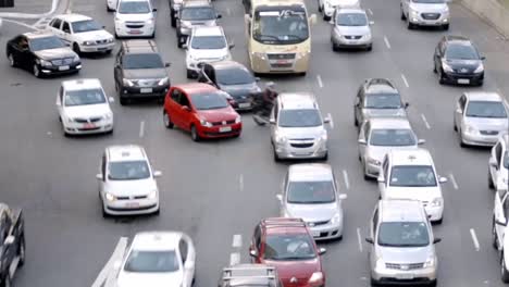 Toma-Estática-De-Tráfico-Pesado-En-La-Avenida-De-La-Ciudad-De-Sao-Paulo,-Brasil