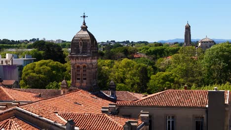 Luftaufnahme-Der-Skyline-Von-Montpellier-Mit-Historischen-Kirchen