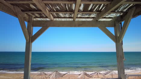 Vista-Del-Mar-Negro-Desde-Una-Torre-De-Salvavidas-De-Madera.