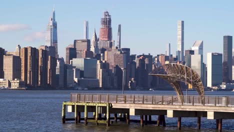 Hermosa-Vista-De-La-Ciudad-De-Nueva-York-Al-Fondo