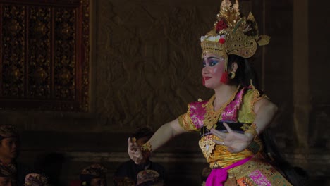 Portrait-of-an-actress-portraying-a-scene-from-the-Ramayana,-a-theatrical-performance-from-Bali-island,-Indonesia