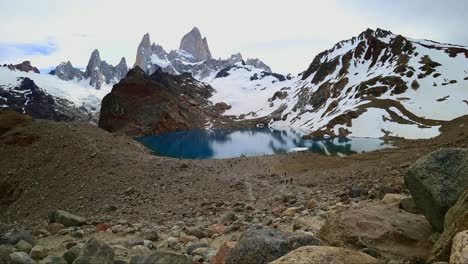 Timelapse-of-hikers-descending-to-Laguna-de-los-tres-in-Patagonia