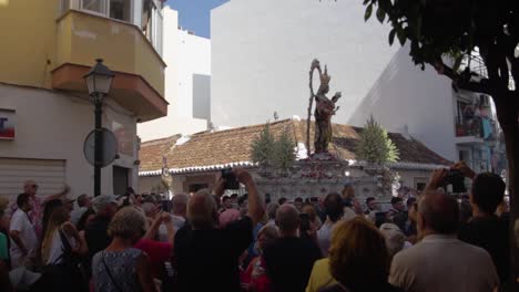 Un-Vídeo-Editorial-Del-Carnaval-De-Rosario-En-Fuengirola,-Sur-De-España