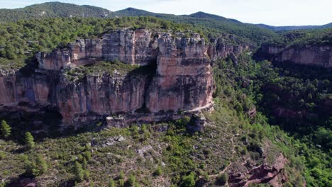 Grandes-Cantos-Rodados-Para-Escalar-En-Siurana.