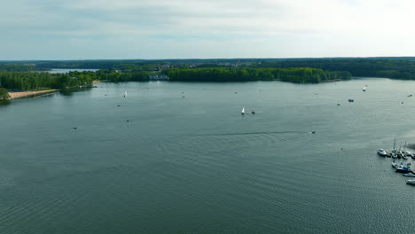 Ukiel-Lake-with-multiple-boats-and-sailboats-spread-across-the-water