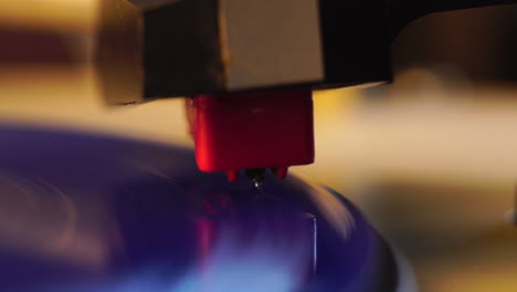 Crystal-Gramophone-Needle-on-Spinning-Blue-Vinyl-Record,-Macro-Close-Up