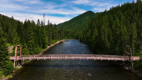 Warm-Springs-Pack-Puente-Colgante-Sobre-El-Río-Lochsa