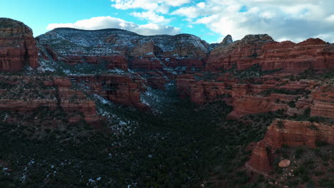Aerial-View-Of-Red-Rock-Mountains-With-Snow-In-Sedona,-Arizona