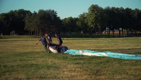 The-crew-is-getting-ready-for-the-hot-air-balloon-flight,-they-are-taking-the-balloon-from-the-basket