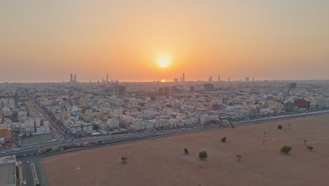 Malerische-Statische-Luftaufnahme-über-Der-Stadt-Jaddah-Bei-Sonnenuntergang-In-Saudi-Arabien