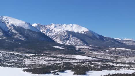 Snow-capped-Colorado-Rockies,-winter-season