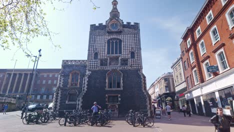 Historic-City-Guildhall-in-Norwich-market-square,-Norfolk
