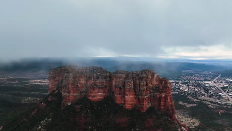 Courthouse-Butte-Shrouded-By-Clouds-And-Fog-Near-The-Village-of-Oak-Creek-In-Sedona,-Arizona,-USA