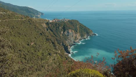 Cinque-Terre-Corniglia:-Coastal-Reveal-with-Clouds-and-Horizon