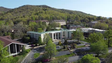 Ridge-Crest-Conference-Center-in-Black-Mountain,-NC