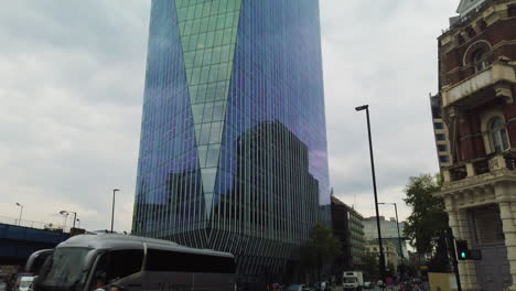 Camera-Tilt-of-Glass-Office-Block-in-daytime-London-with-traffic