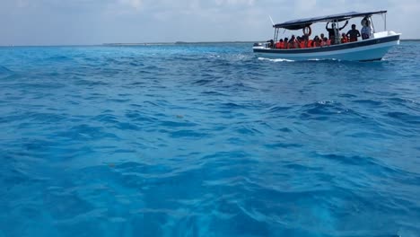 Türkisblaues-Wasser-Der-Karibik-Auf-Der-Insel-Cozumel,-Mexiko