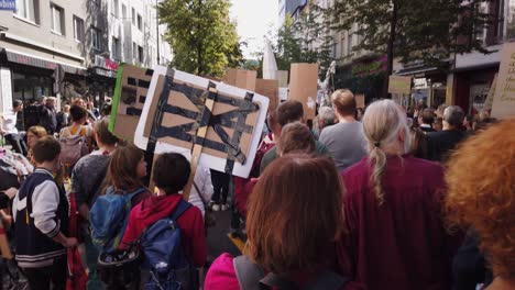 Dentro-De-La-Marcha-De-Protesta-Contra-El-Calentamiento-Global-Y-El-Cambio-Climático-Y-Por-La-Acción-Política