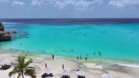 Kenepa-Grandi-Strand-In-Willemstad-In-Den-Niederlanden-Curacao