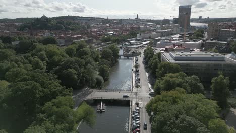 Spectral-sunshine-reflects-off-harbor-canal-in-Gothenburg-city,-Sweden