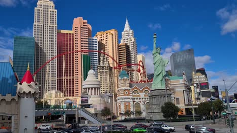 Las-Vegas-Nevada-USA,-New-York-New-York-Hotel-and-Casino-and-Traffic-on-Sunny-Day