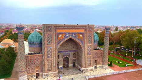 Luftaufnahme-Des-Registan-Platzes-In-Samarkand,-Usbekistan