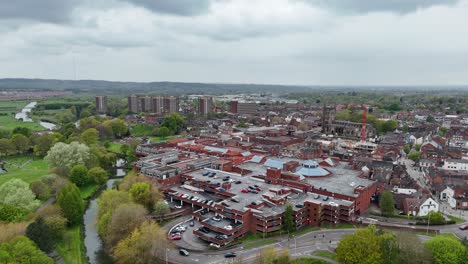 Tamworth,-Staffordshire,-Hochwinklige-Drohnen-Luftaufnahmen,-Großbritannien