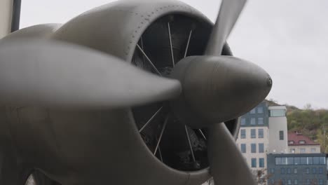 Metallic-radial-plane-engine-propeller-spin,-museum-exposition,-Prague