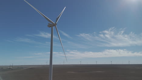 Windparks-In-Texas---Windturbinenausleger-Nach-Unten,-Blick-Nach-Oben